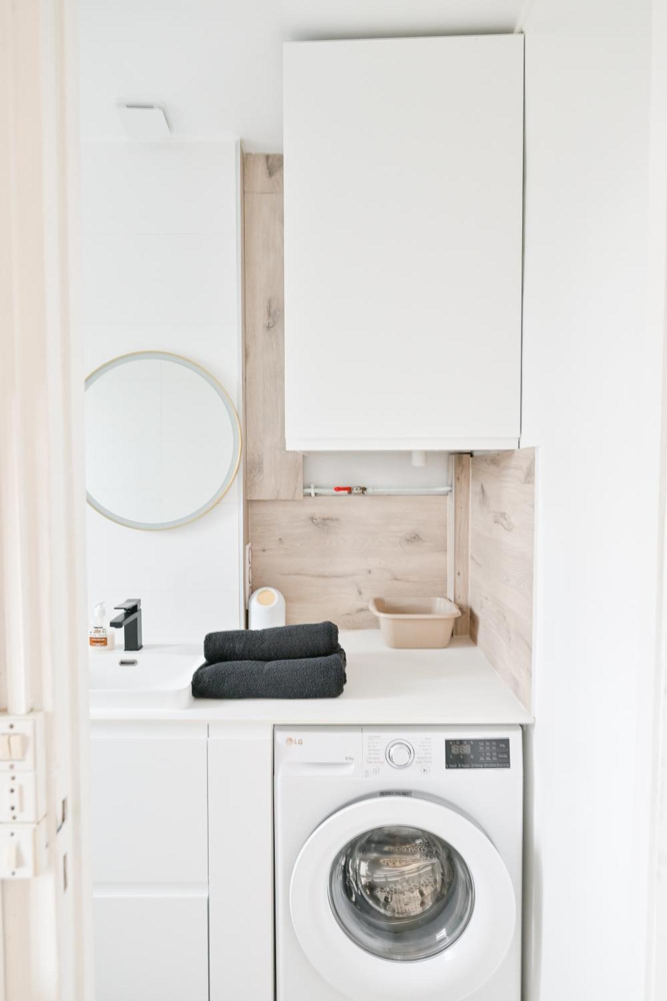 Cosy And Quiet Paris Apartment